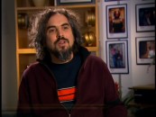 Mexican director Alfonso Cuarn speaks in his native tongue apparently for the people of his homeland in this Spanish language interview.