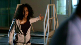 In the opening moments of the "HawthoRNe" pilot, an awoken Christina (Jada Pinkett Smith) tries to talk down a patient threatening to jump off the hospital's roof.