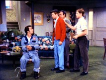 Tied to a chair, Fonzie has to do that dreaded thing -- sit on it -- as "Happy Days" gets as close to "Reservoir Dogs" as it ever will.