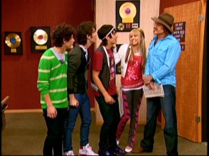The Jonas Brothers are star-struck at meeting Hannah and her songwriting manager (Billy Ray Cyrus).