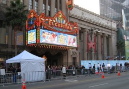 Traffic cones, tents, a photographer-lined red carpet... why it must be an important Hollywood event!