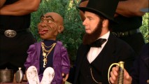 With Jeff dressed like Abraham Lincoln, pimp manager Sweet Daddy Dee and his imposing "secretaries of defense" spice up a Civil War re-enactment.