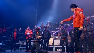 Justin Bieber's dancers strut their stuff in the "Concert Dance Off" bonus feature.