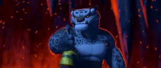 Fierce snow leopard Tai Lung sends a message by gripping Zeng upon escaping from prison.