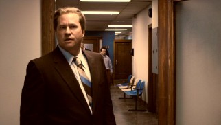 Police detective Joe Manditski (Val Kilmer) is less prominent in the film than his narrating duties suggest.