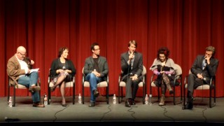 Matt's Movies' Matt Holzman checks his notes while leading a Q & A panel with Claire Bloom, Guy Pearce, Tom Hooper, Helena Bonham Carter, and Colin Firth.