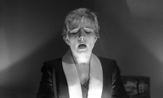 Lilly Carver (Gaby Rodgers) feels the heat and glow of the film's MacGuffin, a briefcase presumably containing the soul of Marcellus Wallace.