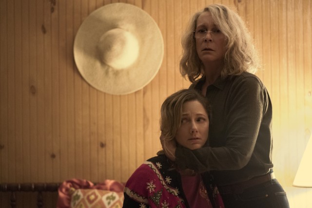 An aging Laurie Strode (Jamie Lee Curtis) looks to protect Karen (Judy Greer), the grown-up daughter she lost custody of decades ago.