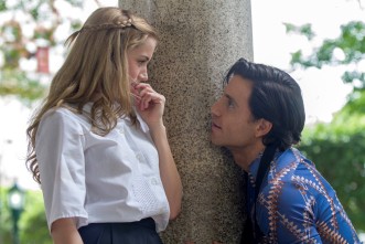 Outside the ring, Roberto (Edgar Ramirez) swiftly courts Felicidad (Ana de Armas).