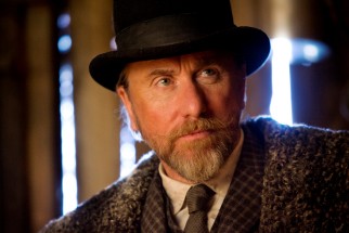 Tim Roth reunites with Quentin Tarantino for the first time in twenty years with his turn as jolly little hangman Oswaldo Mobray.