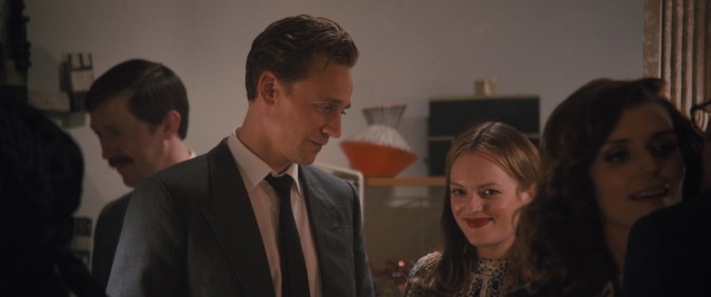 Upon moving into the "High-Rise", Dr. Robert Laing (Tom Hiddleston) quickly finds himself part of the building's party scene, along with the pregnant Helen (Elisabeth Moss).