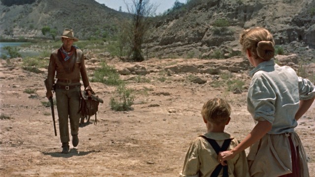In the New Mexican desert, a stranger (John Wayne) approaches the ranch of a mother and son at the start of "Hondo."