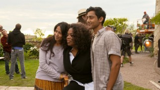 Oprah Winfrey's set visit largely consists of posing for photos with the cast.