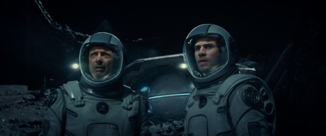 "Independence Day: Resurgence" attempts to appeal to two generations with hunks old (Jeff Goldblum) and young (Liam Hemsworth) working together.