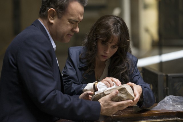 Robert Langdon (Tom Hanks) and Sienna Brooks (Felicity Jones) take a look at the back of Dante's death mask in "Inferno."