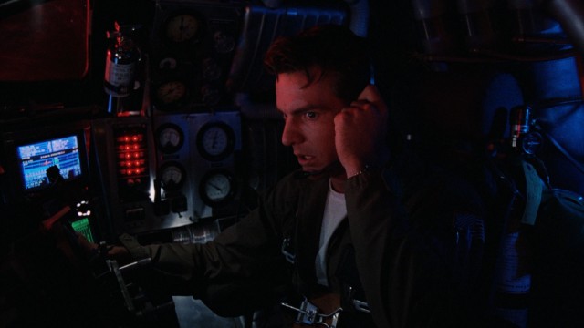 Lt. Tuck Pendleton (Dennis Quaid) mans the controls of the miniaturized craft.
