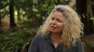 Screenwriter-director Patricia Rozema shares her thoughts in this making-of featurette and the full-length audio commentary.