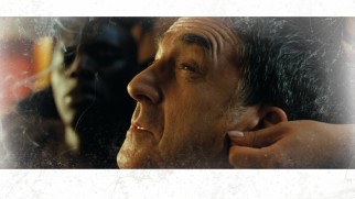 Philippe (Franois Cluzet) enjoys a bit of auricular stimulation on the Blu-ray's menu.
