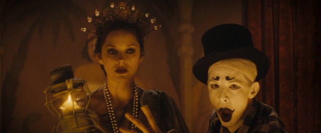 Ewa Cybulska (Marion Cotillard) is dressed like Lady Liberty and flanked by a clown in Bruno's revue.