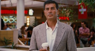 Bail bondsman Max Cherry (Robert Forster) watches the aftermath of a test money transfer at the Del Amo mall.