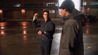 Tom Cruise shows a stunt coordinator the punches he has planned for Jack Reacher's 1-on-5 fight.