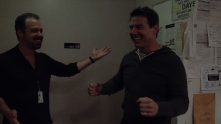 Tom Cruise makes a dramatic entrance to the Jack Reacher 2 set to his great enjoyment.