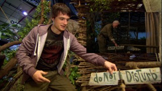 Josh Hutcherson shows us around Alexander's treehouse set in a behind-the-scenes Mysterious Island short.