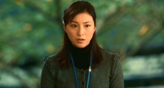 Magazine editor Kanae Mizushima (Ryoko Hirosue) announces her wedding plans before finding a man.