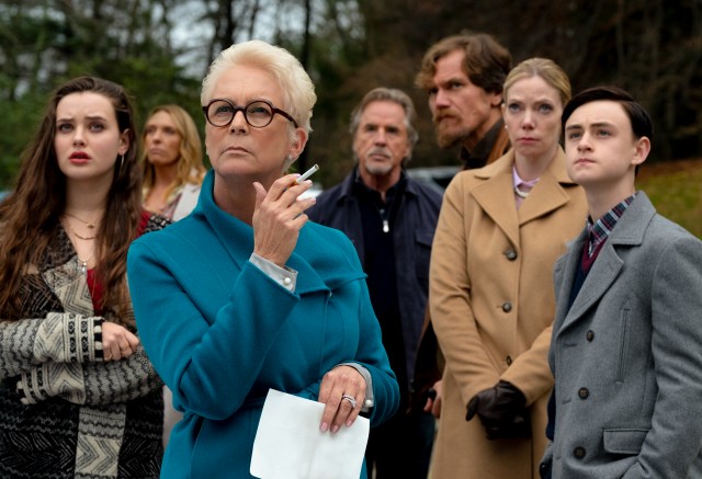 After the death of the wealthy writer Harlan Thrombey, no one in his large, obnoxious family (Katharine Langford, Toni Collette, Jamie Lee Curtis, Don Johnson, Michael Shannon, Riki Lindhome, Jaeden Martell) is above suspicion.