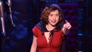 In her "Comedy Central Presents" episode, relationship drama interrupts Kristen Schaal's one-woman show "Anne Boleyn On Fire."