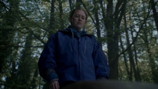 The Killing's pilot opens with Sonoma-bound homicide detective Sarah Linden (Mireille Enos) discovering a non-human dead body on an overcast jog.