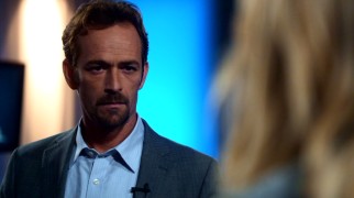 Playing a phony version of a John Edward psychic, Luke Perry gets under Parker's skin with his knowledge of the past in "The Future Job."