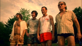 The detectives of New York's 125th Precinct don '70s swim club wear as part of an undercover operation to nab a deadly robber.