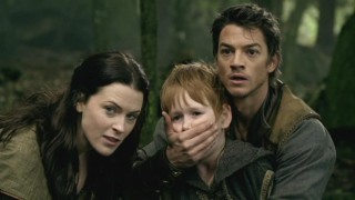 Richard (Craig Horner) interrupts Renn's (Benson Anthony) screaming match when D'Harans are spotted nearby.
