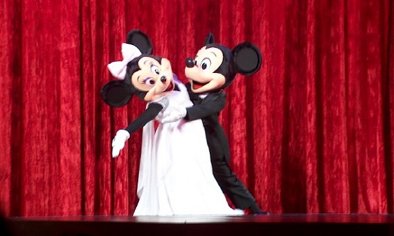With Valentine's Day just around the corner, Minnie and Mickey entertain the crowd with a little ballroom dancing.