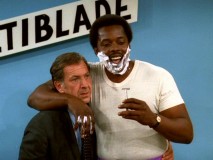 Football player Deacon Jones advertises a new razor while Oscar apparently dies of camera-fright.
