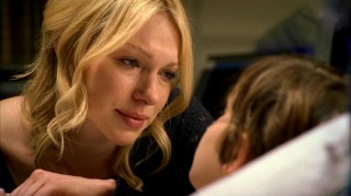 Hannah spends some quiet time with Sam (Slade Pearce) in the hospital and probably reveals off-camera that Superman is his father.