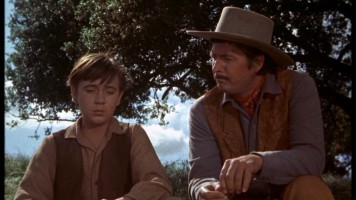 Travis has a brief heart-to-heart with his old man (Fess Parker).
