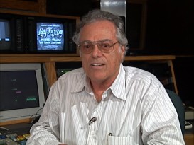 Frank Capra Jr. honors his father's film in this introduction and an audio commentary.
