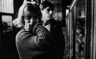 Sent to pre-World War III Paris, the protagonist (Davos Hanich) enjoys a natural history museum visit with a woman (Hlne Chatelain) who has long been burned into his memory.