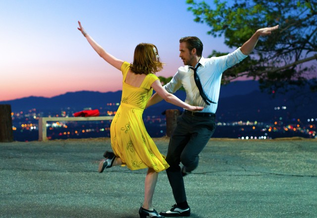Mia (Emma Stone) and Sebastian (Ryan Gosling) gotta dance!