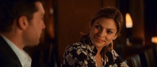 Designer Laura (Eva Mendes) tempts Michael at the bar.