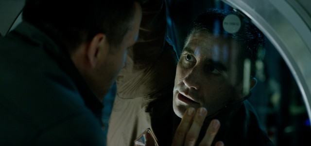 Glass separates David Jordan (Jake Gyllenhaal) from his colleague in space travel (Ryan Reynolds) and the alien organism threatening his life.