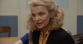 Sarah Lawson (Gena Rowlands) turns a messy divorce messier with her plans not to honor the court's custody arrangement.