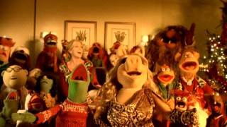 A happy ending calls for a big group song, on which the Muppets are joined by Claire (Madison Pettis) and her mother (Jane Krakowski).