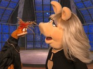 Despite Pepe joking that this bonus feature needs to be in widescreen to accomodate Piggy's size, it is not.