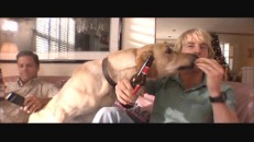 Marley unabashedly lunges for Owen Wilsons snack in the gag reel.