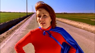 The sight of Frankie Heck (Patricia Heaton) in a superhero costume isn't where you'd expect this series to begin, but the pilot explains how this desperate, stranded scene comes about.