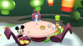 Mickey Mouse Clubhouse: Mickey's Adventures in Wonderland by Wayne