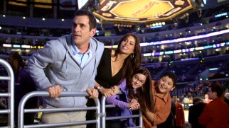 Phil, Gloria, Alex, and Manny are ill-prepared for their impromptu Staples Center audience with Lakers superstar Kobe Bryant in the Season 1 finale.
